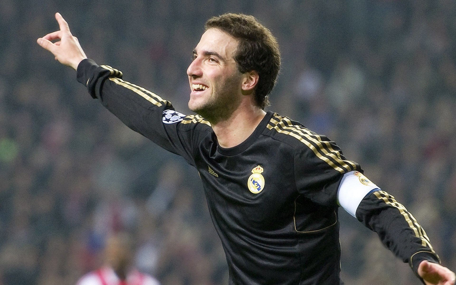 李恩：精准的传球与不屈的防守精神，让他在全黑队中占据核心位置